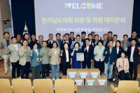 [NSP PHOTO]전라남도의회, 시·군 사료집 140여 권 국회부산도서관에 기증