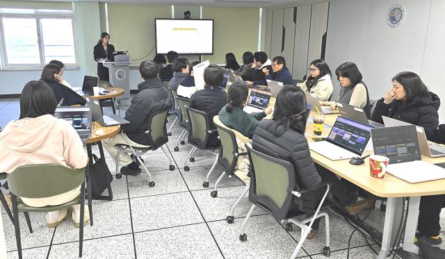 NSP통신-웹툰 숏폼 제작 실무교육을 받는 일산국제컨벤션고등학교 학생들 (사진 = 고양시)