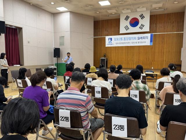 NSP통신-새빛 분리배출 족집게 족보 순회교육이 진행되고 있다. (사진 = 수원시)