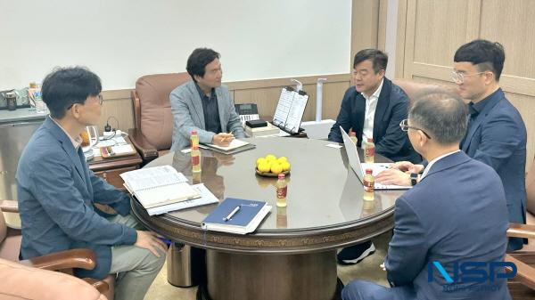 NSP통신-조현일 경산시장은 29일 경산시청에서 한국엔젤투자협회 조민식 회장과 면담을 가졌다. (사진 = 경산시)