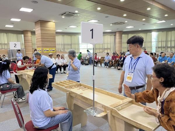 NSP통신-포항시는 29일 평생학습원 다목적실에서 제2회 포항시 어르신 슐런 경기대회를 성황리에 개최했다. (사진 = 포항시)