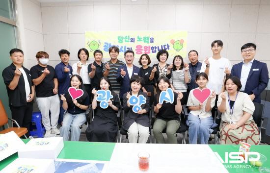 NSP통신-정인화 시장과 공원과 직원들 기념 찰영 (사진 = 광양시청)