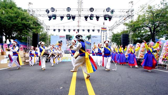 NSP통신-처인구 백암면의 전통 민속축제 백암 백중문화제 모습. (사진 = 용인특례시)