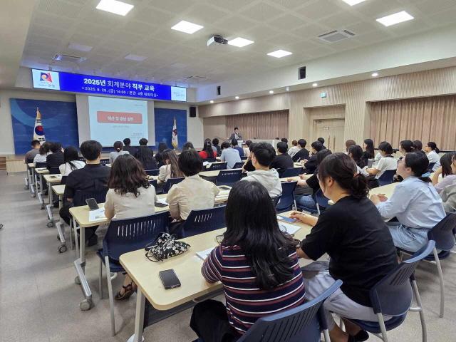 NSP통신-안성시청 4층 대회의실에서 회계분야 직무교육이 진행되고 있다 (사진 = 안성시)