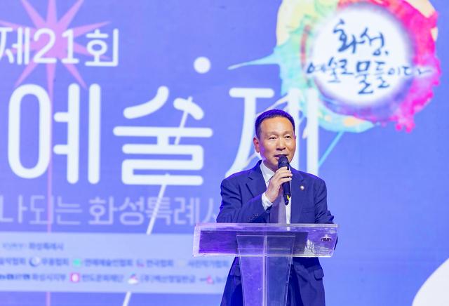 NSP통신-30일 정흥범 화성시의회 부의장이 개막식에서 축사를 하는 모습. (사진 = 화성시의회)