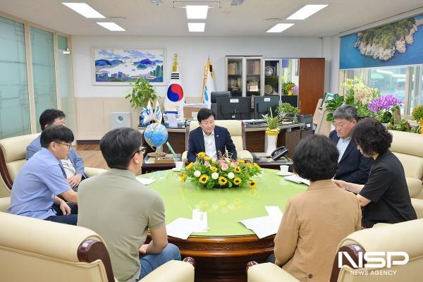NSP통신-정기명 시장이 대한주택관리사협회 여수지부와 간담회를 갖고 공동주택 안전관리 강화를 당부하고 있다. (사진 = 여수시)