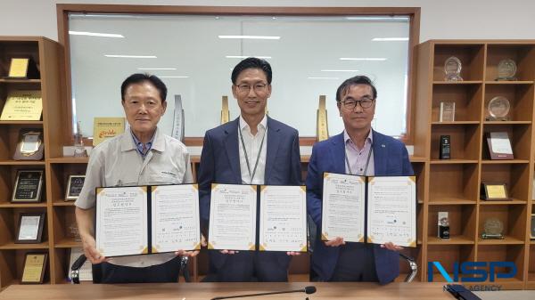 NSP통신-대구경북경제자유구역청은 2일 한중엔시에스 회의실에서 경상북도건축사회 영천지역건축사회 및 영천첨단부품소재산업지구 입주기업협의회와 화재 피해 복구 지원을 위한 업무협약을 체결했다. (사진 = 대구경북경제자유구역청)