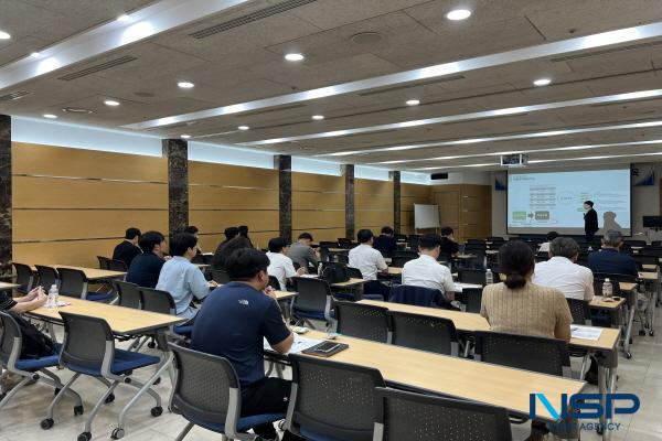 NSP통신-구미상공회의소 경북FTA통상진흥센터는 2일 경북지역 소재 기업 임직원을 대상으로 미국 상호관세 부과 관련 대응 방안 교육과 관세청 FTA PASS 원산지관리시스템 활용 실습 교육을 하루 일정으로 진행했다. 오전에 진행된 대응방안 교육모습 (사진 = 구미상공회의소)