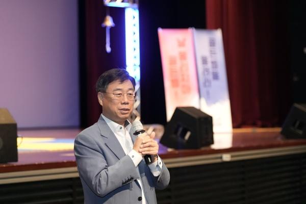 NSP통신-신상진 성남시장이 시청 온누리에서 열린 2025년 선후배가 함께 울리는 도전 청렴 골든벨 행사에서 인사말을 하고 있다. (사진 = 성남시)
