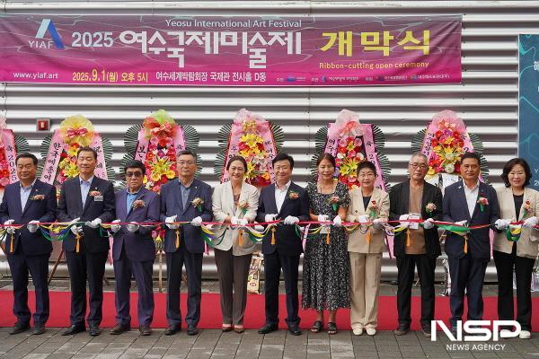 NSP통신-2025 여수국제미술제가 여수세계박람회장 국제관 D2 전시장에서 개막했다. (사진 = 여수시)