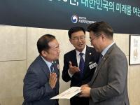 [NSP PHOTO]완주군의회, 윤호중 장관에 완주·전주 통합 반대 건의서 전달