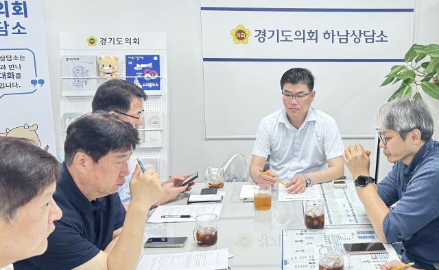 NSP통신-윤태길 경기도의원이 하남상담소에서 위례-신사선 사업 추진과 관련 정담회를 열었다. (사진 = 경기도의회)