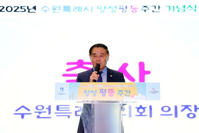 NSP통신-3일 이재식 수원시의회 의장이 축사를 하고 있다. (사진 = 수원시의회)