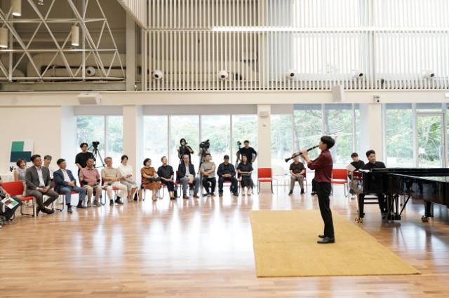 NSP통신-8월 29일 성남물빛정원 뮤직홀에서 열린 공사 관계자 대상 감사 콘서트 모습. (사진 = 성남시)
