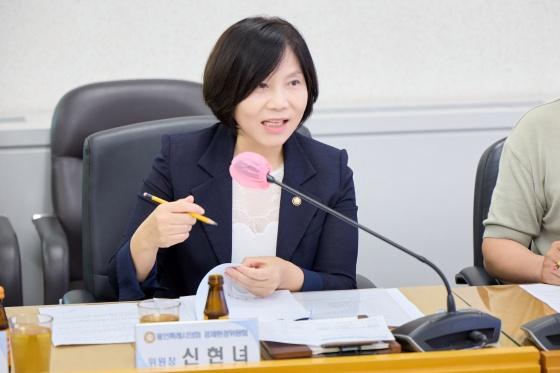 NSP통신-용인시 지속가능발전 기본 조례 제정을 위한 간담회에서 신현녀 의원이 발언하고 있다. (사진 = 용인특례시의회)