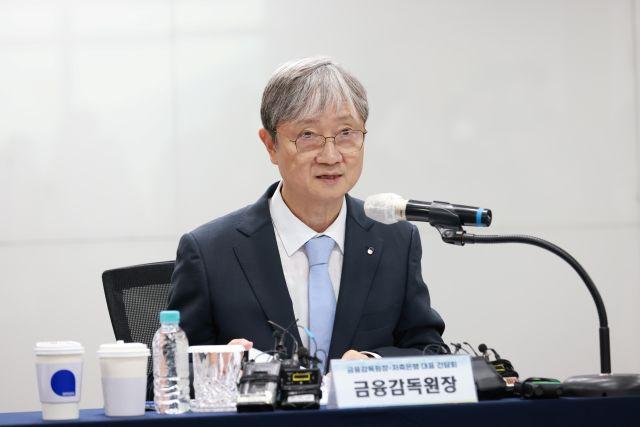 NSP통신-4일 이찬진 금융감독원장이 저축은행 업권과의 간담회에서 발언하고 있다. (사진 = 금융감독원)