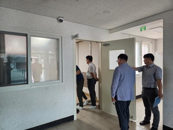 NSP통신-경상북도교육청은 학생들의 안전한 생활관 환경을 조성하기 위해 도내 초·중·고 생활관을 대상으로 화재예방 합동 안전점검을 실시했다고 4일 밝혔다. (사진 = 경상북도교육청)