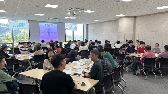 NSP통신-안동 세계유교문화박물관 인문학 열기 뜨겁다, 첫 강연 전국서 100여 명 몰려… 인공지능 시대의 인간다움 모색, 11월까지 마지막 주 토요일 도산면 안동국제컨벤션센터에서 진행 (사진 = 안동시)