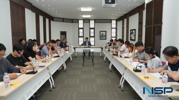 NSP통신-경상북도문화관광공사는 지난 3일 공사 중회의실에서 2025 APEC 정상회의의 성공적 개최를 위한 APEC 관련사업 중간점검 2차 회의를 열고 주요 사업 추진 현황과 현안을 집중 점검했다. (사진 = 경북문화관광공사)