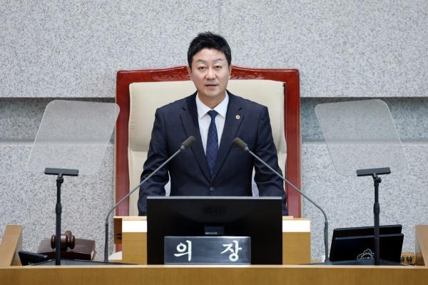 NSP통신-제386회 임시회에서 개회사하는 김진경 의장. (사진 = 경기도의회)
