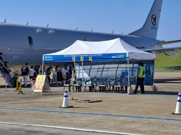 NSP통신-포항시와 한국공항공사 포항경주공항은 5일 포항경주공항에서 2025년 포항시 생물테러 대응 및 항공기 사고수습 유관기관 합동 대규모 모의훈련을 실시했다. (사진 = 포항시)