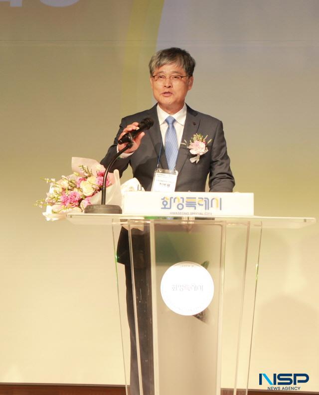 NSP통신-최병룡 화성특례시체육회 종목단체협의회 초대 회장의 취임사 모습. (사진 = 김종식 기자)