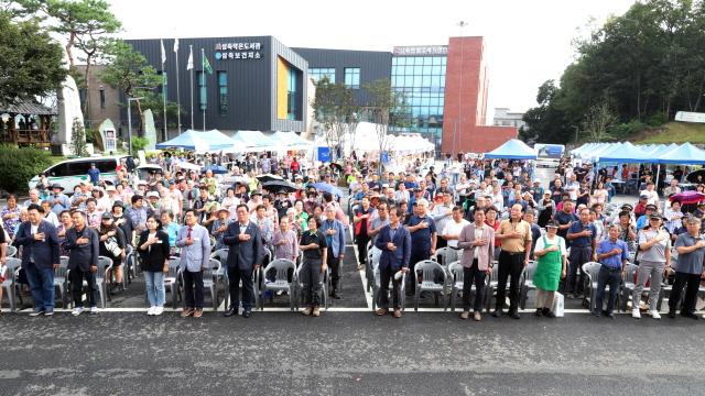 NSP통신-삼죽 국사봉 문화축제 기념촬영 모습. (사진 = 안성시)