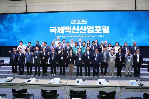 NSP통신-안동시 2025 국제백신산업포럼 개최, 첨단 기술과 글로벌 협력을 통한 미래 감염병 대응 전략 논의, 미국․프랑스 등 해외석학과 국내 백신분야 핵심 전문가 대거 참여. (사진 = 안동시)