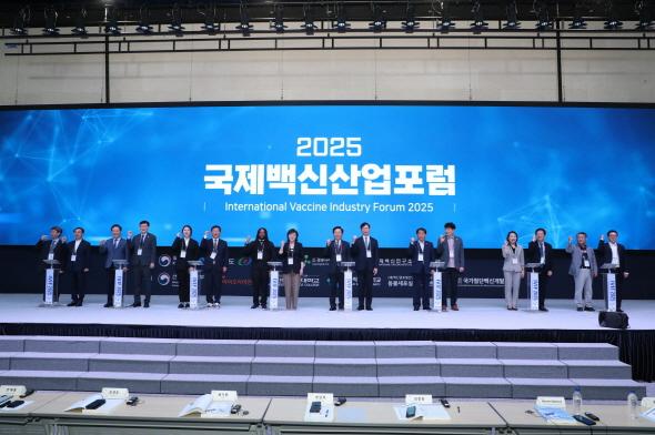 NSP통신-행사기간에는 백신산업 홍보부스와 기술 비즈니스 파트너링 프로그램이 운영돼 산․학․연․관이 참여하는 실질적인 네트워킹과 협력의 장이 마련될 예정이다. (사진 = 안동시)