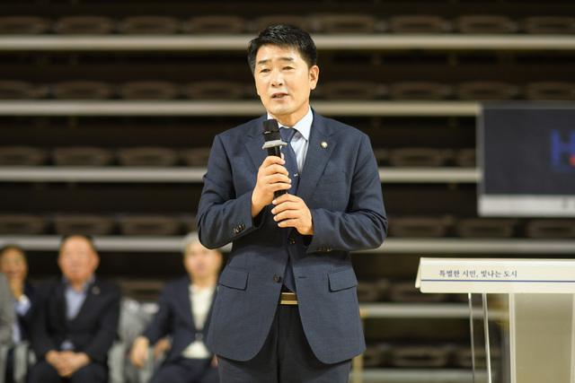 NSP통신-6일 배정수 화성시의회 의장이 축사를 하는 모습. (사진 = 화성시의회)