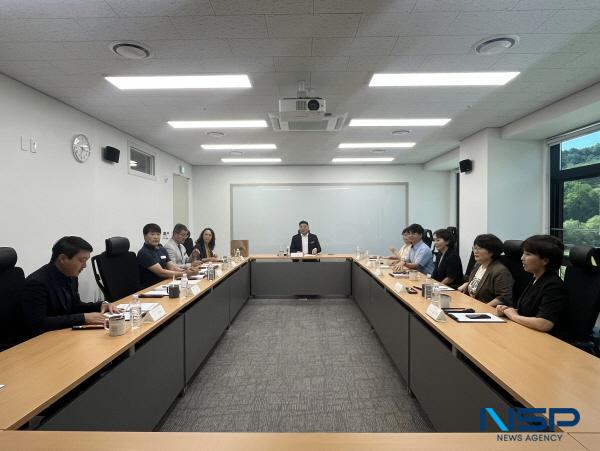 NSP통신-경상북도교육청은 경북초등수석교사회 임원 5명과 유초등교육과 담당자가 함께하는 수석교사 교육활동 협의회를 개최했다고 8일 밝혔다. (사진 = 경상북도교육청)