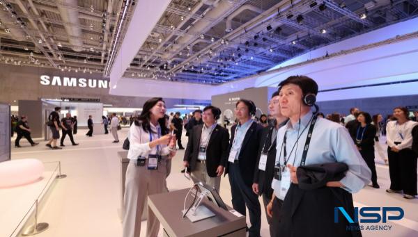 NSP통신-이강덕 포항시장이 독일 베를린에서 열린 세계 최대 규모의 가전·디지털 전시회 IFA(Internationale Funk Ausstellung Berlin)를 지난 6일(현지시간) 참관했다. (사진 = 포항시)
