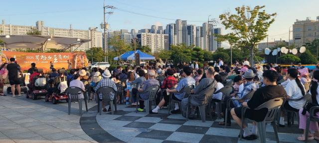 NSP통신-목포시 북항동 노을 축제 성황 (사진 = 목포시)