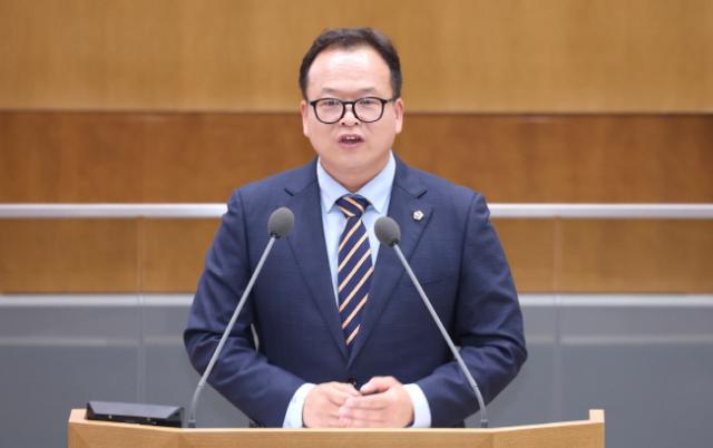 NSP통신-8일 경기도의회 제386회 제2차 본회의에서의 임창휘 경기도의원 모습. (사진 = 경기도의회)