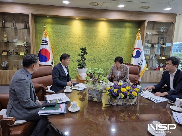 NSP통신-전춘성 군수가 8일 송미령 농림축산식품부 장관을 만나 진안군 전 분야 핵심 사업에 대한 정부 차원의 깊은 관심과 지원을 요청했다. (사진 = 진안군)