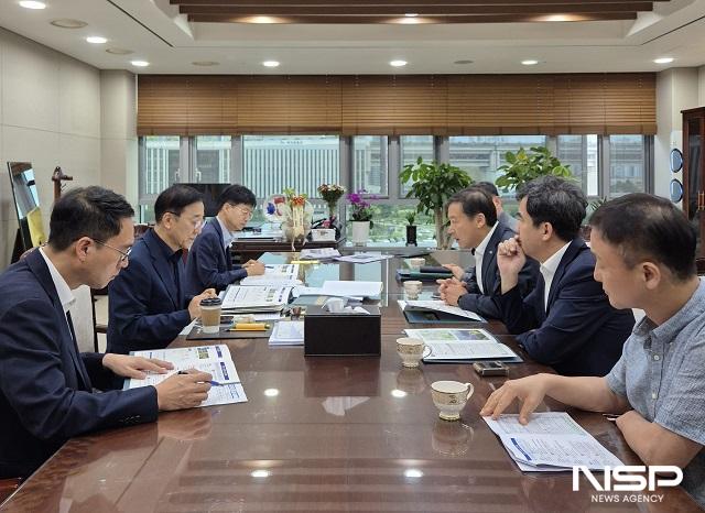 NSP통신-전춘성 군수가 8일 김윤덕 장관을 만나 진안군 전 분야 핵심 사업에 대한 정부 차원의 깊은 관심과 지원을 요청했다. (사진 = 진안군)