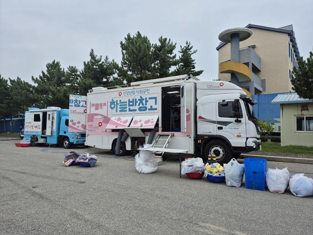 NSP통신-이동 빨래방 설치 모습. (사진 = 강릉시)