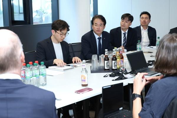 NSP통신-NXP 반도체 독일법인 관계자들과 면담 (사진 = 고양시)