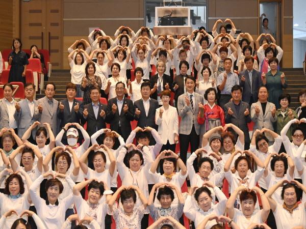 NSP통신-달성군은 9일 군청 문화복지동 대강당에서 생활개선회원 450여 명이 참석한 가운데 2025년 생활개선회 한마음 실천교육을 실시했다. (사진 = 달성군)