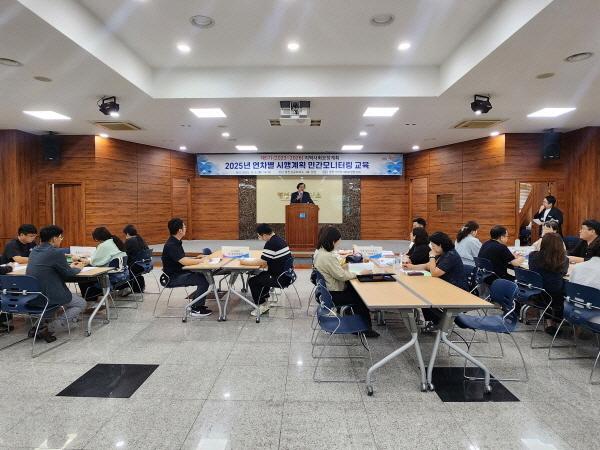 NSP통신-영천시 지역사회보장협의체는 9일 영천상공회의소에서 실무분과 위원 20여 명이 참석한 가운데 2025년 지역사회보장계획 연차별 시행계획에 대한 모니터링을 실시했다. (사진 = 영천시)