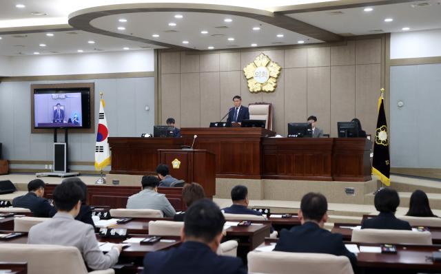 NSP통신-10일 수원시의회 제395회 임시회가 진행되고 있다. (사진 = 수원시의회)