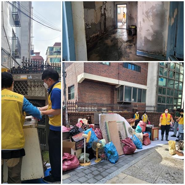 NSP통신-서울 강서구청과 주민센터 직원, 희망드림단 업체 관계자들이 재난피해로 어려움을 겪고 있는 위기가구를 위해 청소및 물품 등 신속한 지원을 하고 있다. (사진 = 서울 강서구청)
