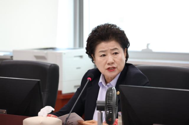 NSP통신-남경순 의원이 10일 열린 2025년도 제2회 경제실 추가경정예산안 심의에서 일부 사업의 예산 편성 및 집행에 대한 문제점을 지적하고 있다. (사진 = 경기도의회)