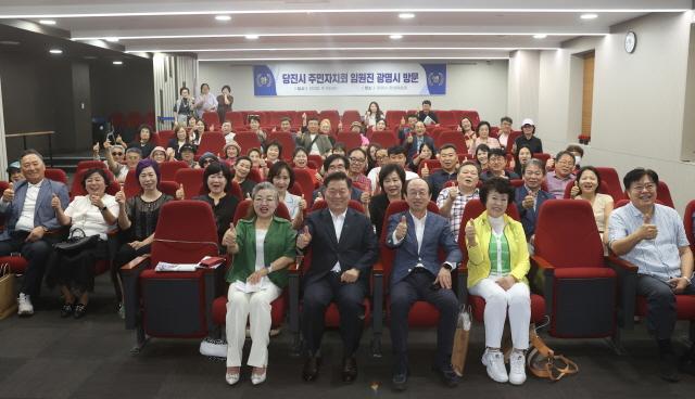 NSP통신-10일 평생학습원에서 광명을 찾은 당진시 주민자치회 방문단과 광명시가 교류행사를 갖고 있다. (사진 = 광명시)