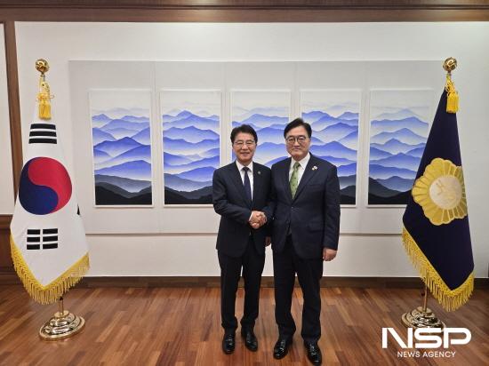 NSP통신-김태균 전남도의장(좌), 우원식 국회의장(우) (사진 = 전남도의회)
