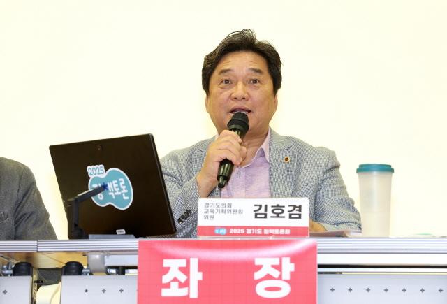 NSP통신-김호겸 경기도의원이 경기도청 옛청사 소상공인 지원기관 유치 및 청사주변 상권활성화토론회에서 발언하고 있다. (사진 = 경기도의회)
