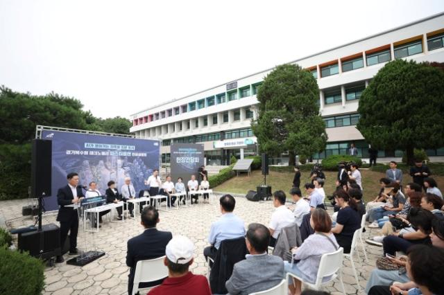 NSP통신-12일 수원시 장안구 파장동 경기도인재개발원에서 김동연 경기도지사는 민생경제 현장투어로 경기 북수원 테크노밸리 마스터플랜 현장 설명회를 개최하고 있다. (사진 = 경기도)