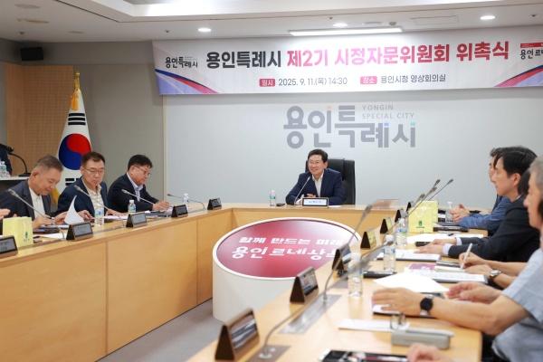 NSP통신-용인특례시 제2기 시정자문위원회 위촉식에서 이상일 시장이 인사말을 하고 있다. (사진 = 용인특례시)