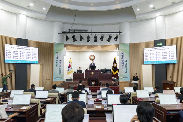 NSP통신-12일 화성시의회 제244회 임시회 제2차 본회의가 진행되고 있다. (사진 = 화성시의회)