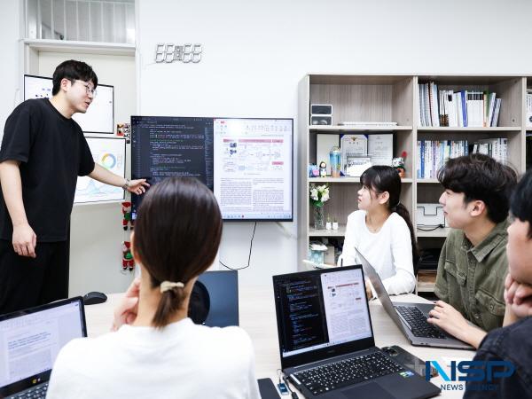 NSP통신-대구대 컴퓨터정보공학부 학생들 프로젝트 회의 사진 (사진 = 대구대학교)